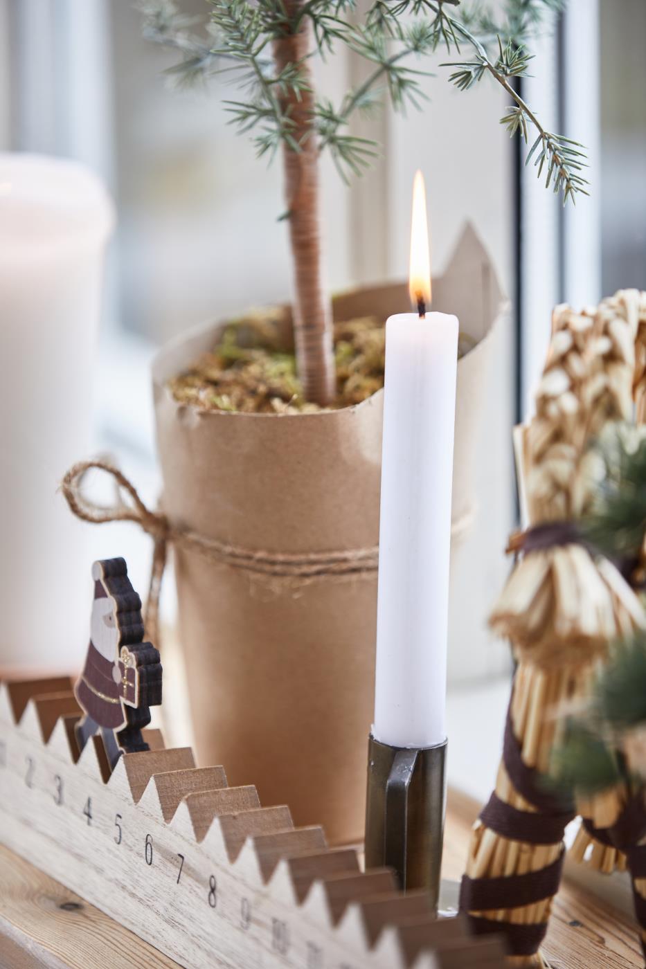 Weihnachtskalender 1-24 mit gehendem Weihnachtsmann