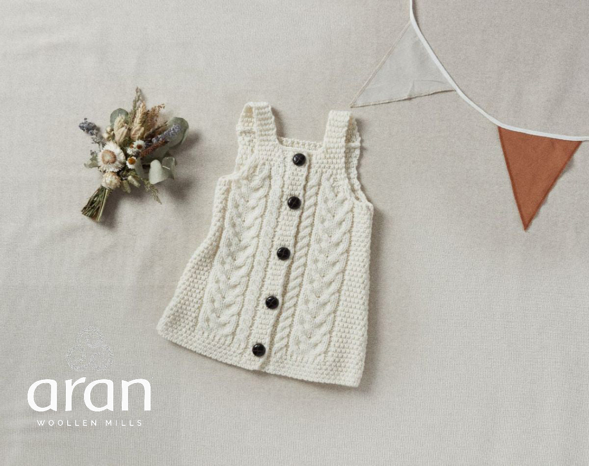 Baby Aran Strickkleid – naturweiß, 100 % Merinowolle