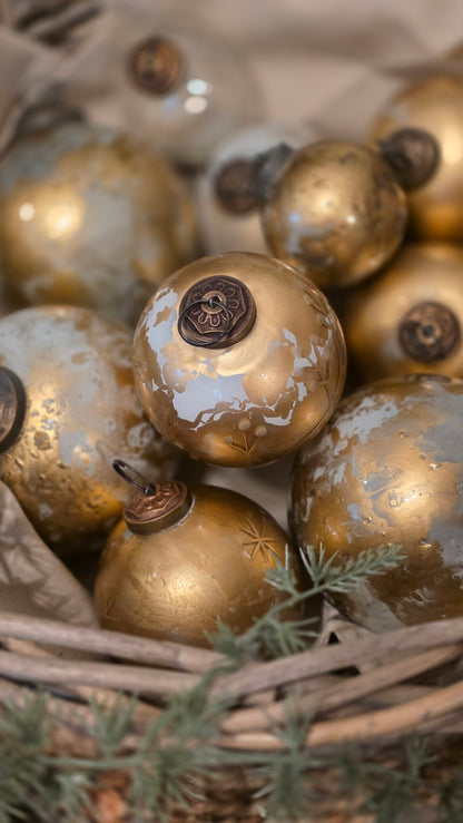 Weihnachtskugel - 5er Set - weiß/messing mit goldener Gravur