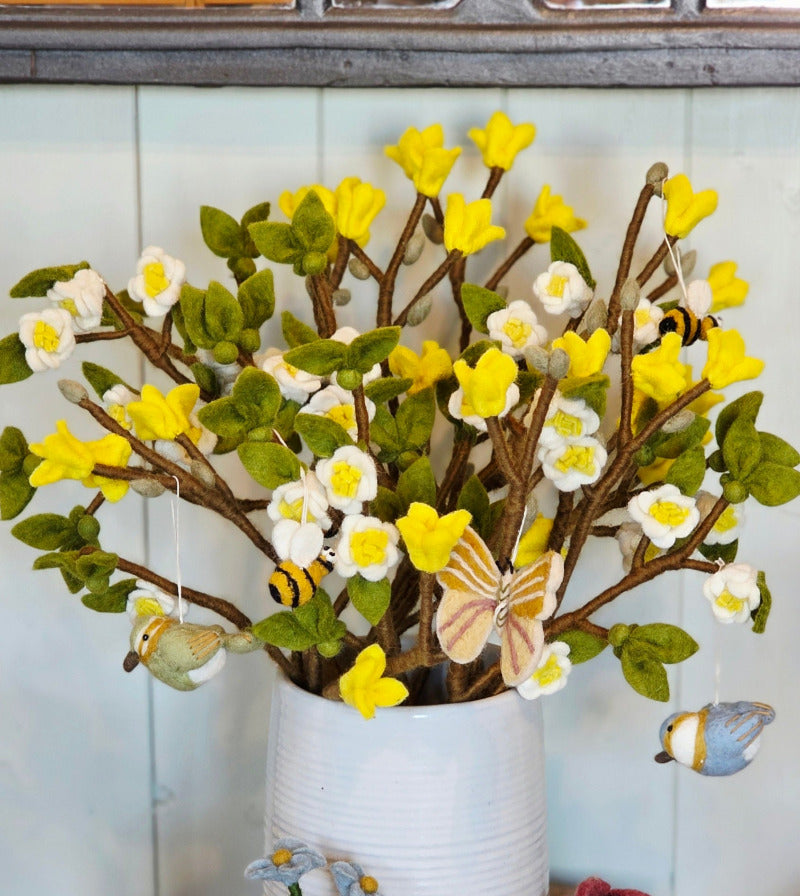 Apfelzweig mit Blüten