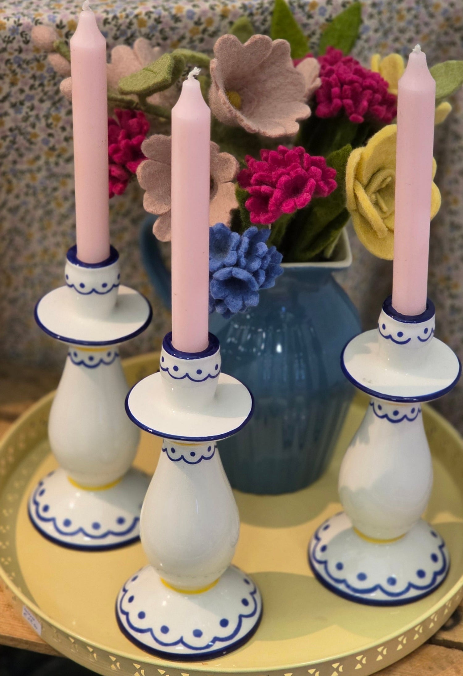 Kerzenhalter weiß mit blau-gelbem Muster