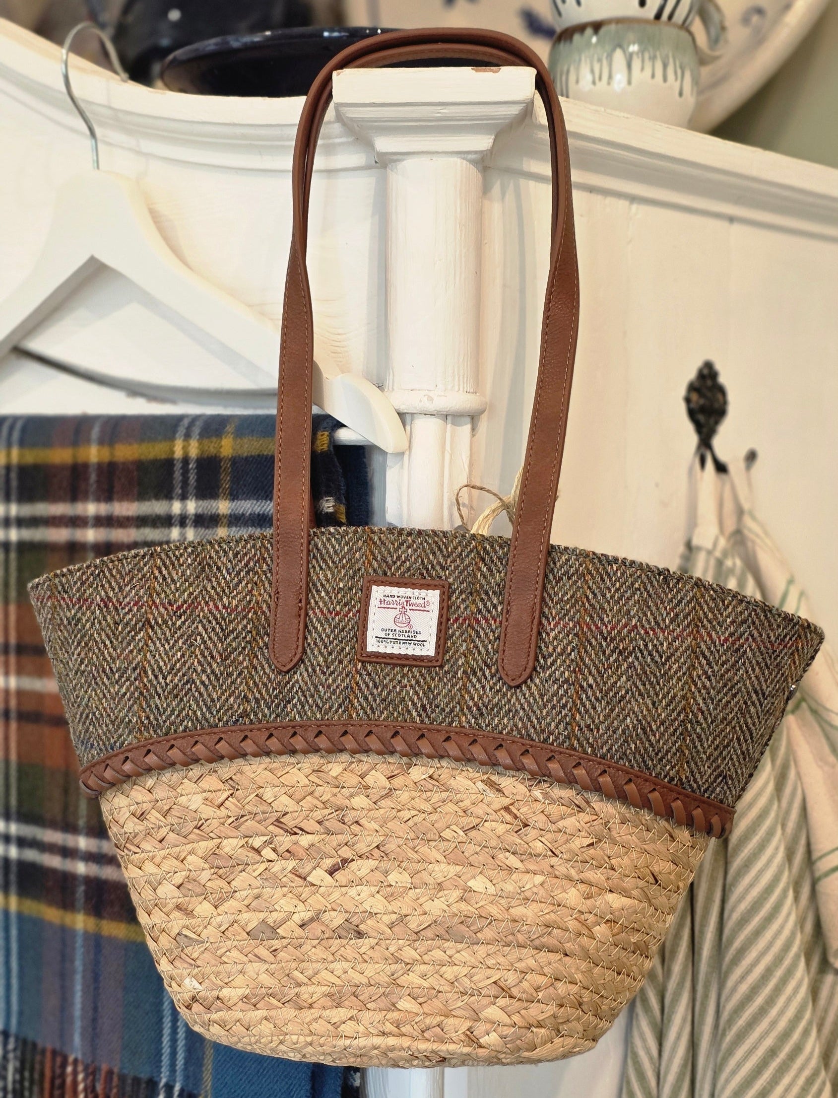 Straw Basket Bag mit Harris Tweed®