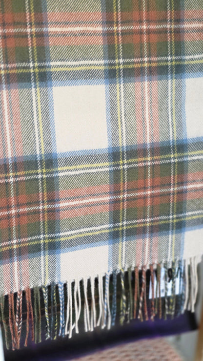 Darwin Stewart Dress Praline Oversized Lambswool Schal