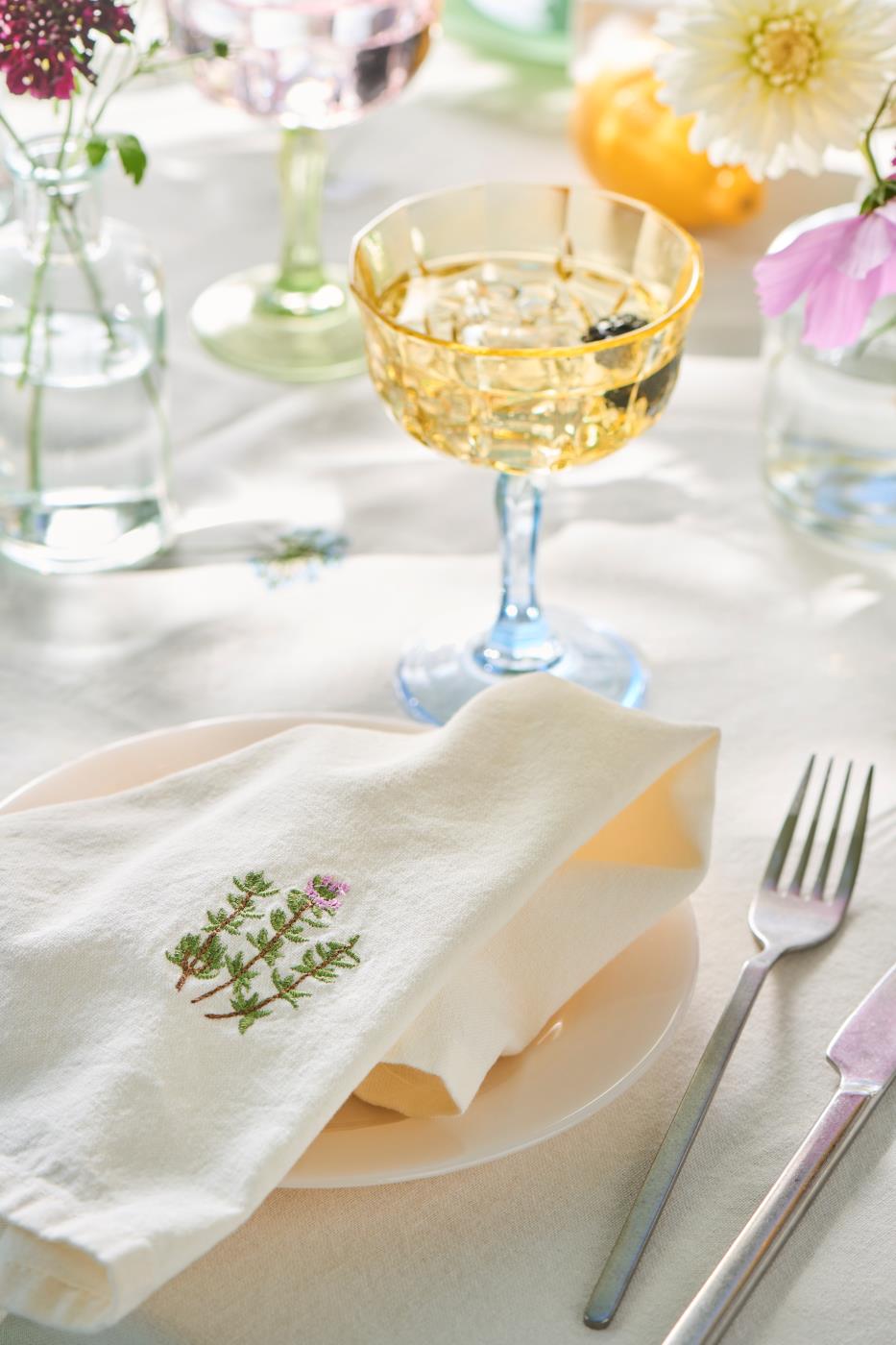 Stoffserviette Summer Vibes mit Thymian butter cream