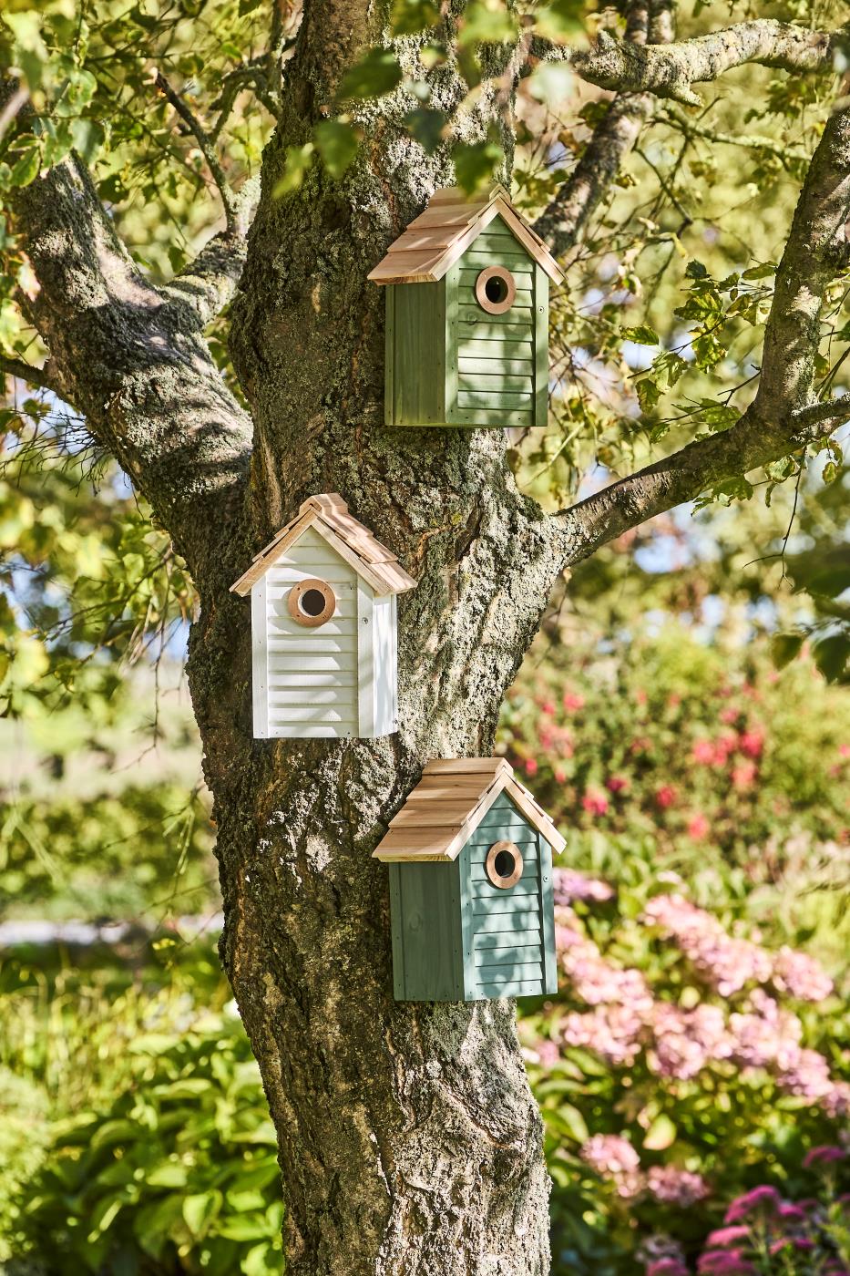 Vogelhaus weiß mit naturfarbigem Dach