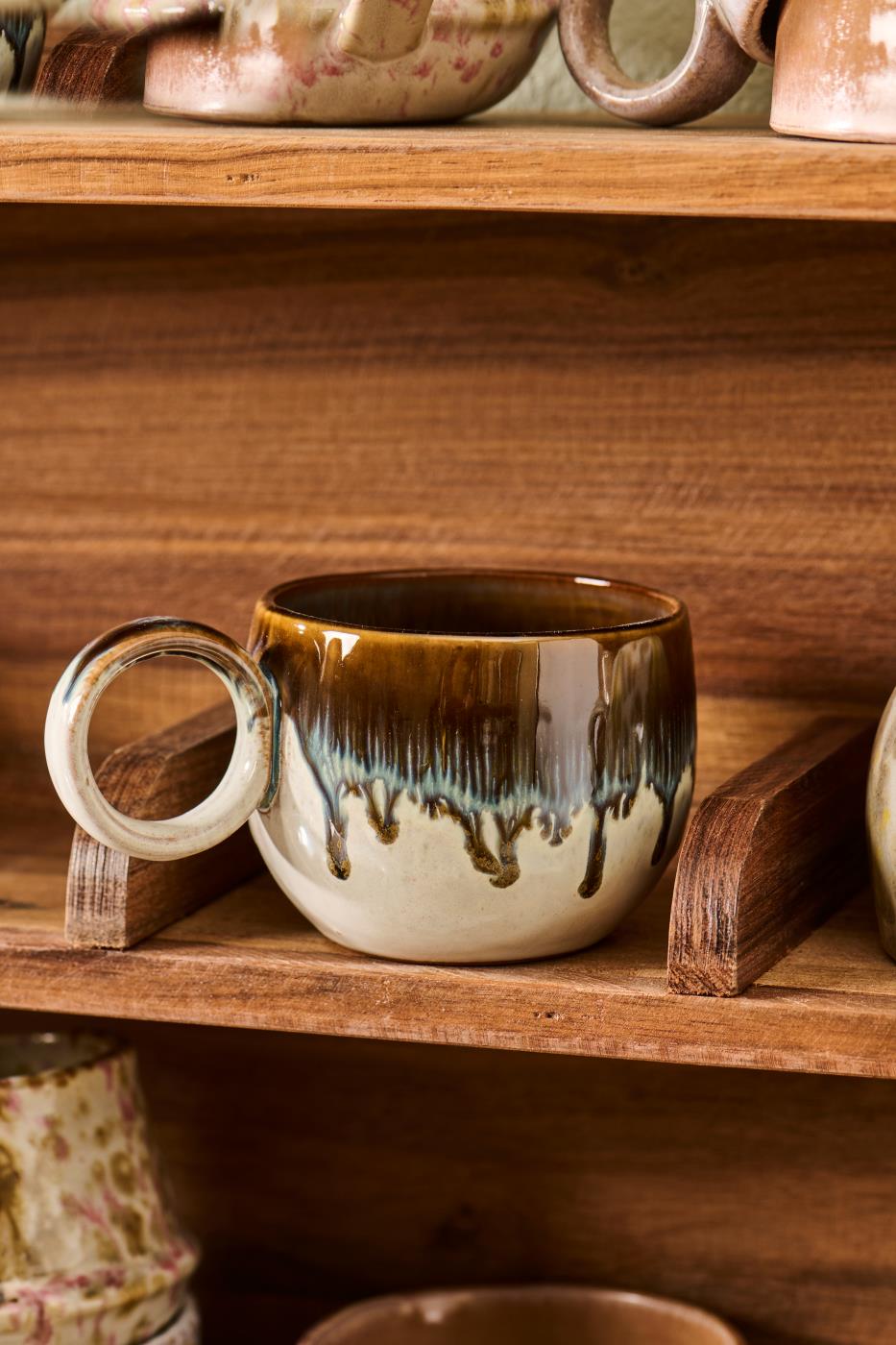Tasse Vallvik erdig mit blauer Laufglasur