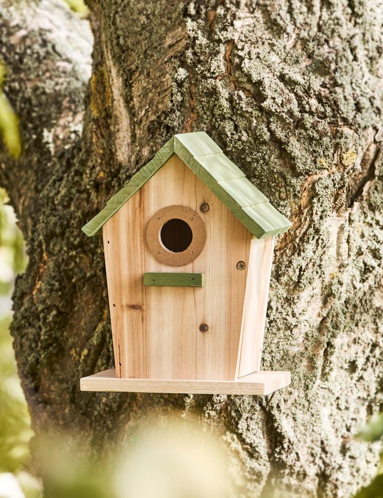 Vogelhaus naturfarbig mit grünem Dach