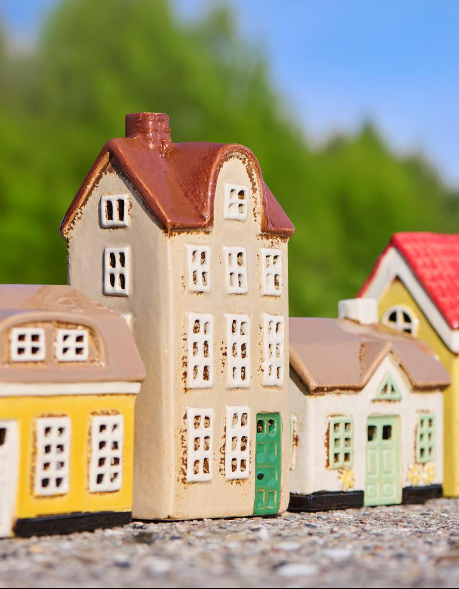 Teelichthaus Nyhavn beige grüne Tür