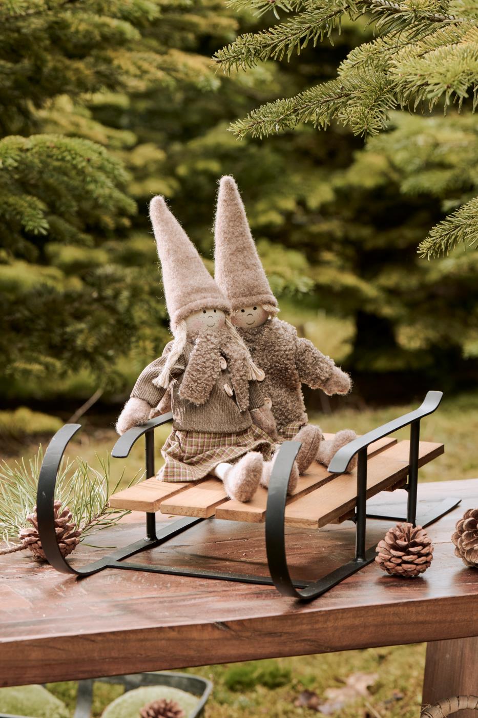 Dekoschlitten schwarz mit Holzsitz