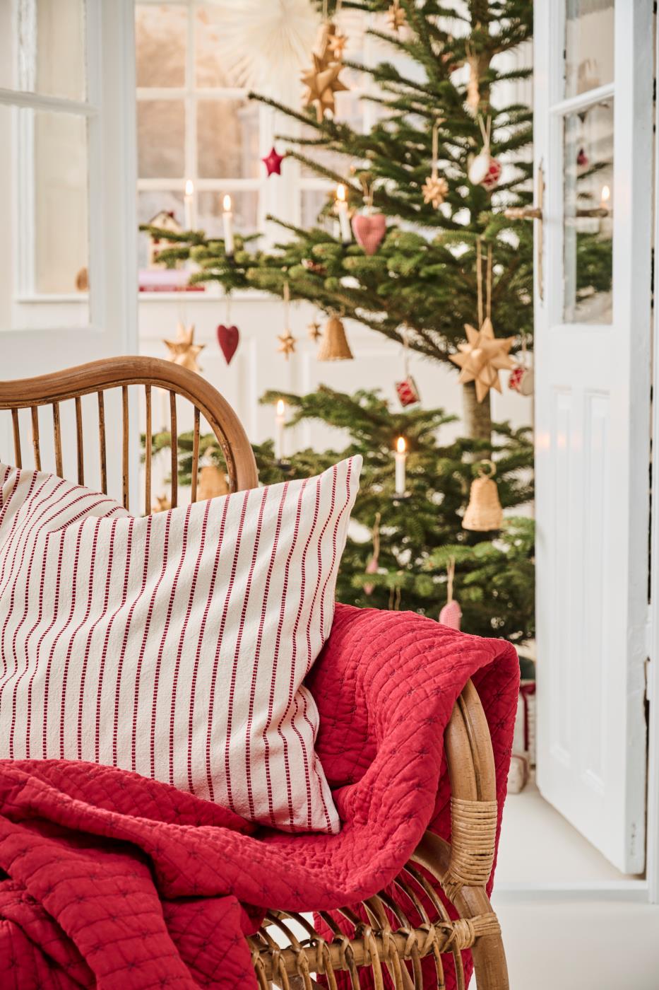 Kissenbezug Holly natur mit roten eingewebten Streifen