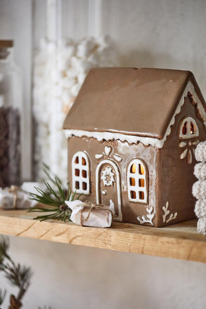 Teelichthaus Gingerbread mit Türkranz