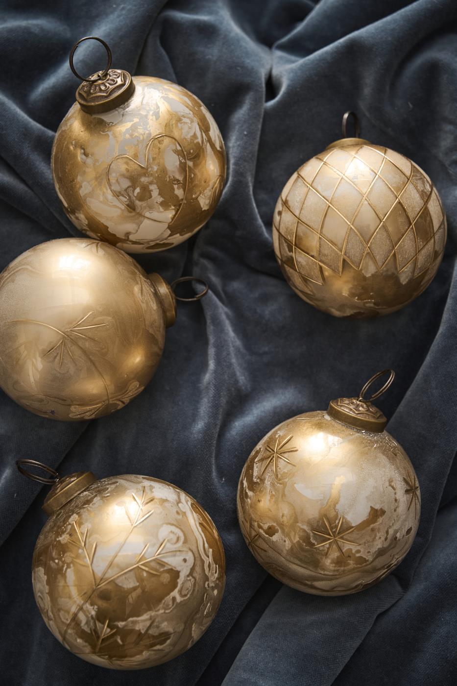 Weihnachtskugel - 5er Set - weiß/messing mit goldener Gravur