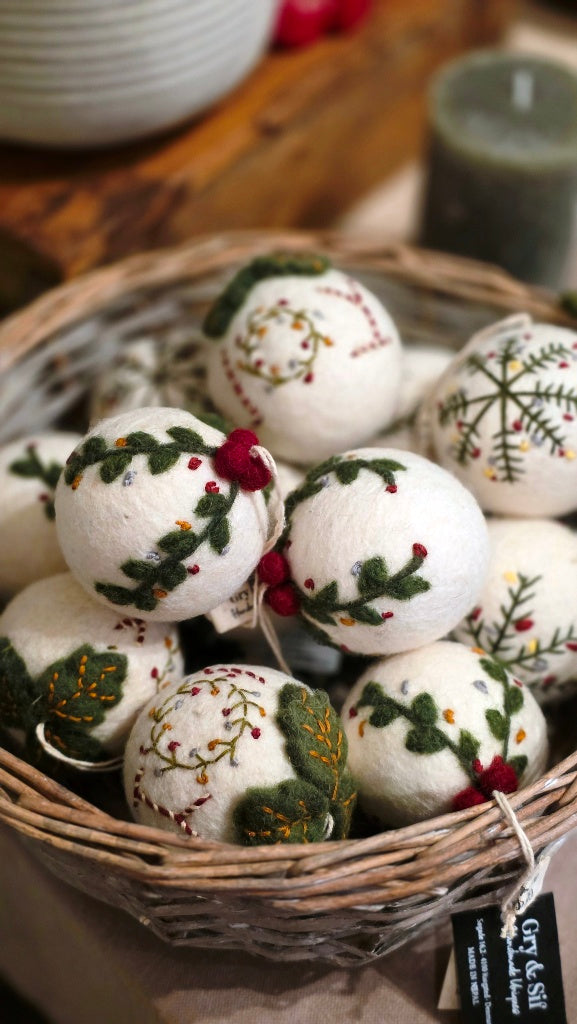 Weihnachtskugel – Weiß mit Girlande