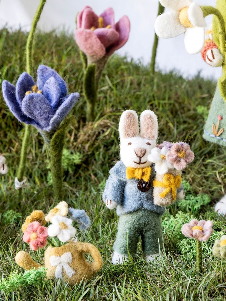 Häschen mit blauer Jacke &amp; Blumenstrauß