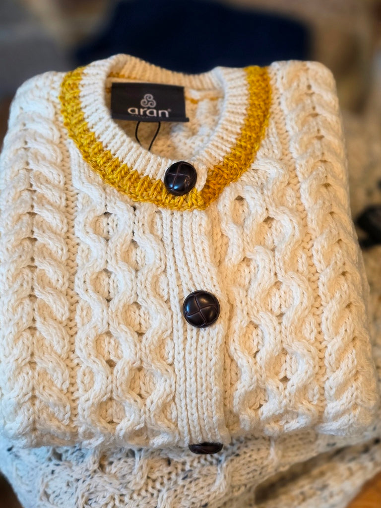 Kinder Aran-Strickjacke – mit orange-gelben Streifen, 100 % Merinowolle
