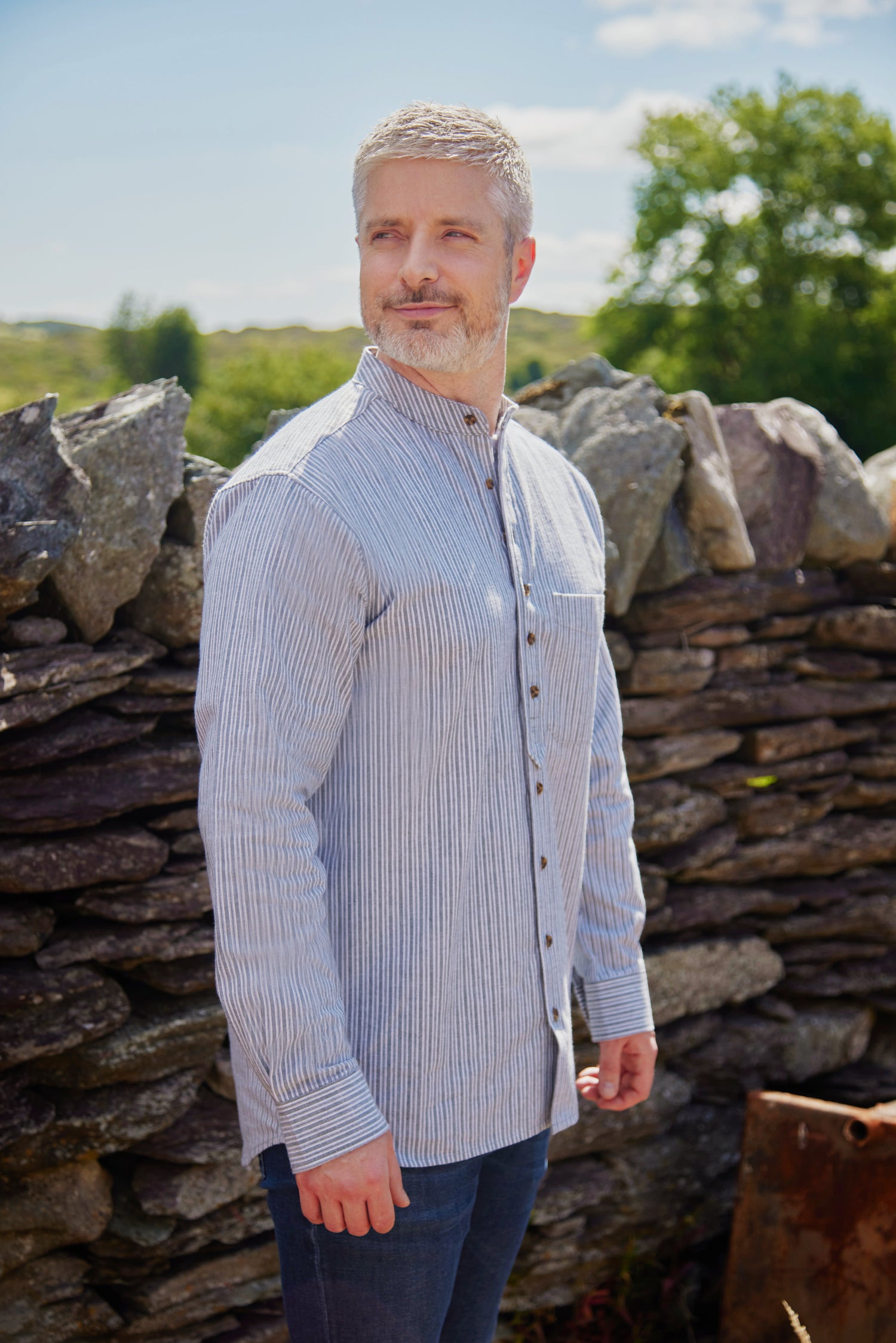 Vintage Grandfather Shirt mit Stehkragen Elfenbein Nadelstreifen