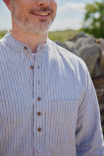 Vintage Grandfather Shirt mit Stehkragen Elfenbein Nadelstreifen