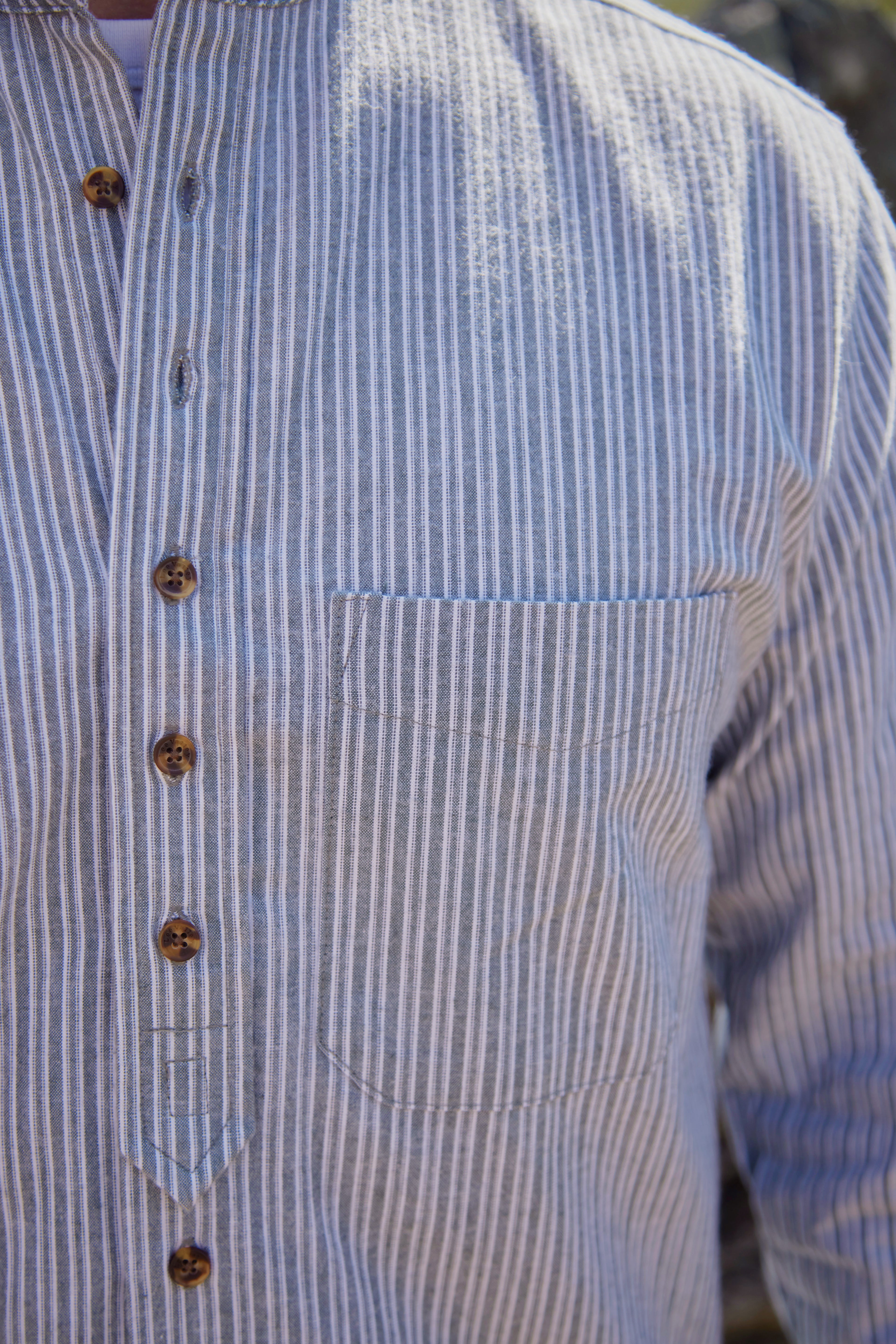 Vintage Grandfather Shirt mit Stehkragen Elfenbein Nadelstreifen