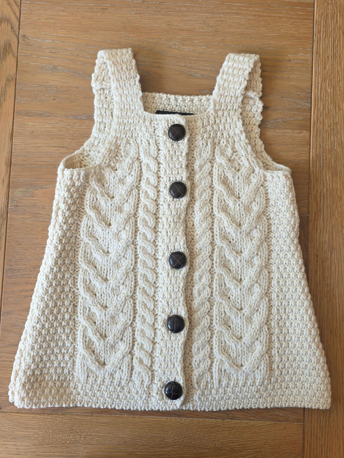 Baby Aran Strickkleid – naturweiß, 100 % Merinowolle